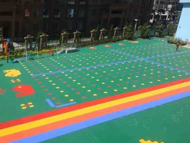 和静县十所幼儿园室内外地板草坪工程(图1)